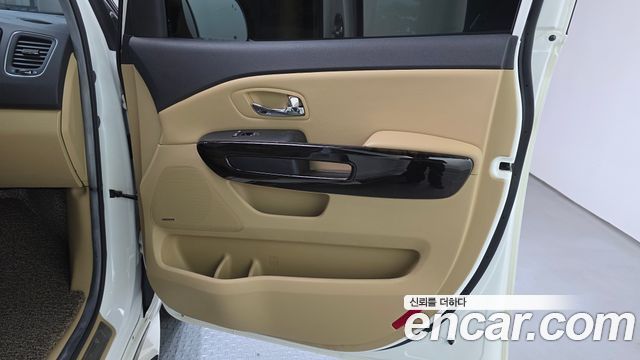 Kia Canival 2019 — photo 15