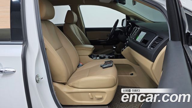 Kia Canival 2019 — photo 16