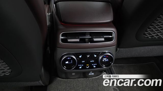 Genesis GV70 2021 — photo 18