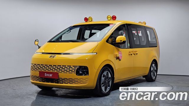 Hyundai Staria 2022 — photo 1