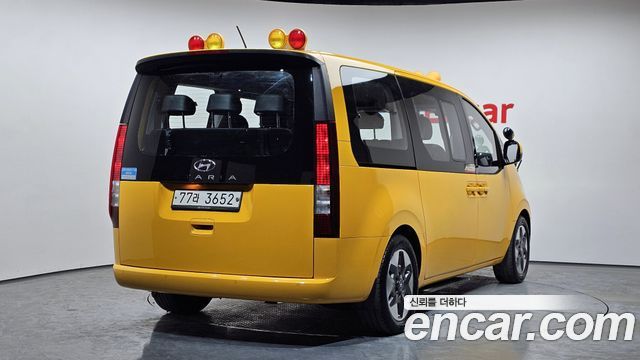Hyundai Staria 2022 — photo 2