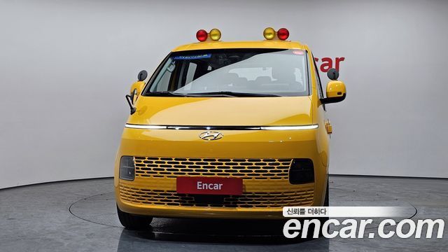 Hyundai Staria 2022 — photo 3