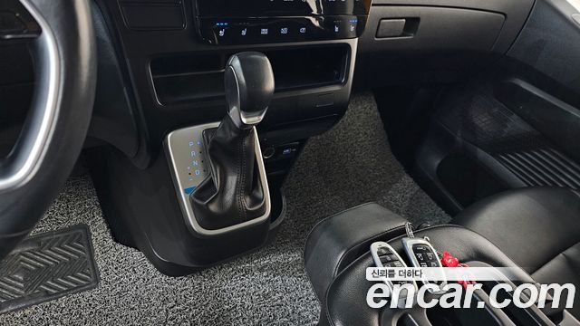 Hyundai Staria 2022 — photo 9