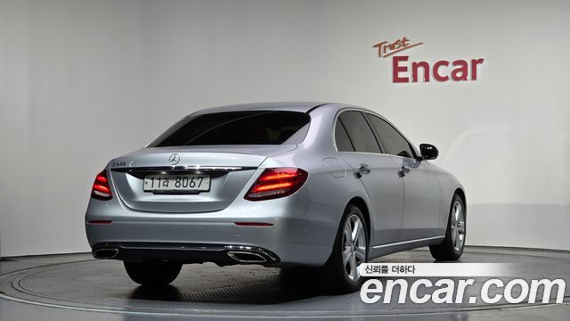 Mercedes-Benz E-Class 2017 — photo 2