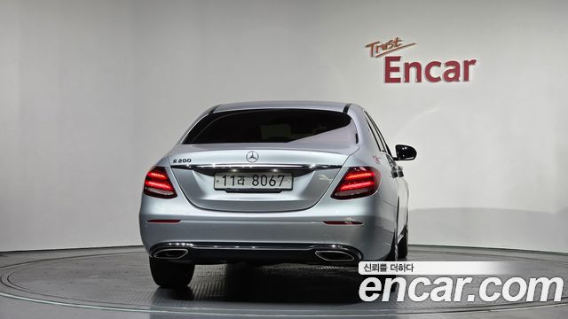 Mercedes-Benz E-Class 2017 — photo 4