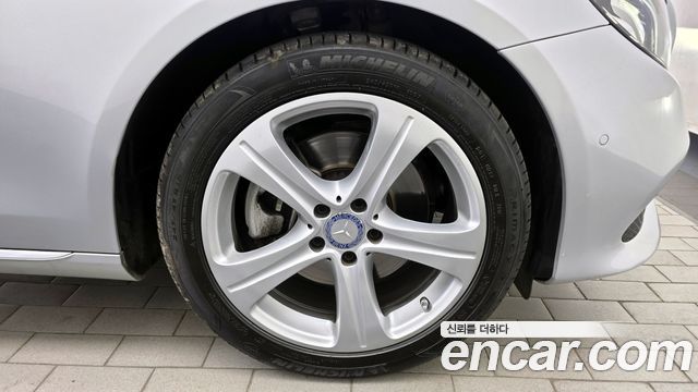 Mercedes-Benz E-Class 2017 — photo 5
