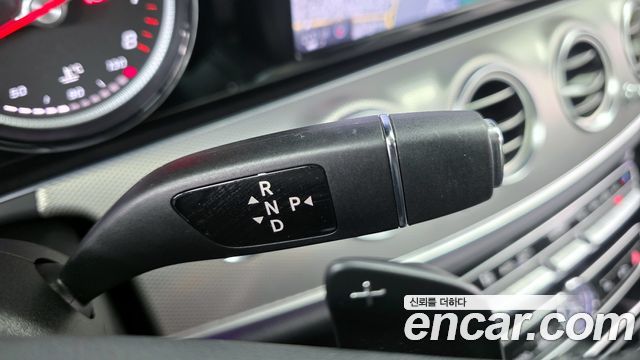 Mercedes-Benz E-Class 2017 — photo 9
