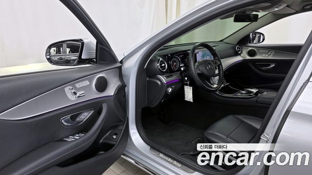 Mercedes-Benz E-Class 2017 — photo 10