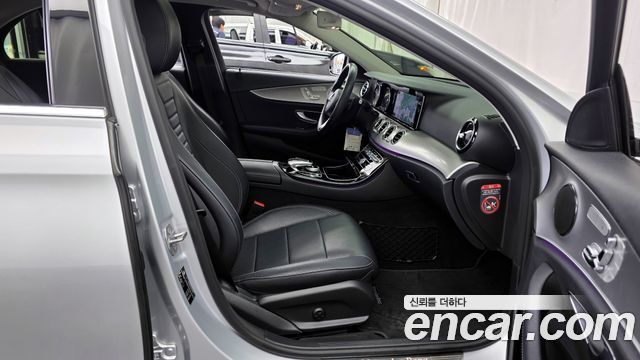 Mercedes-Benz E-Class 2017 — photo 11