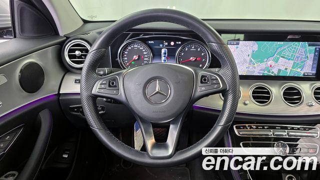 Mercedes-Benz E-Class 2017 — photo 13