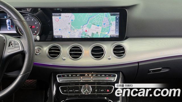 Mercedes-Benz E-Class 2017 — photo 14