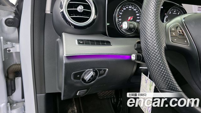Mercedes-Benz E-Class 2017 — photo 16