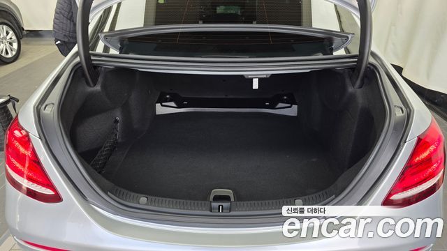 Mercedes-Benz E-Class 2017 — photo 20