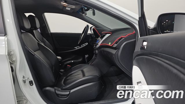 Hyundai Accent 2011 — photo 11