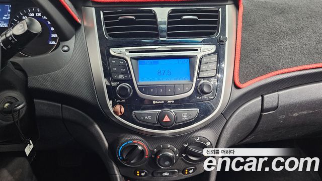 Hyundai Accent 2011 — photo 16