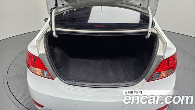 Hyundai Accent 2011 — photo 20