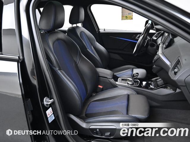 BMW 1-Series 2023 — photo 10