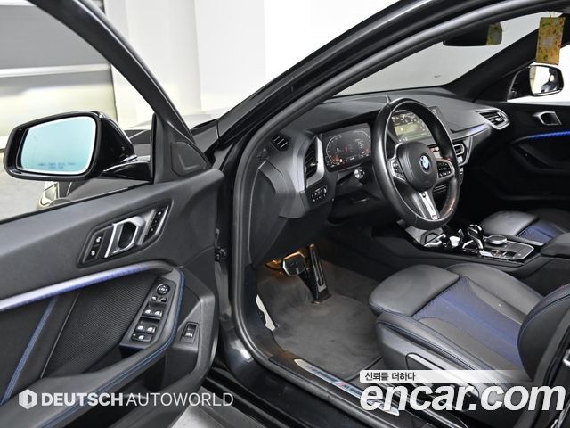 BMW 1-Series 2023 — photo 11