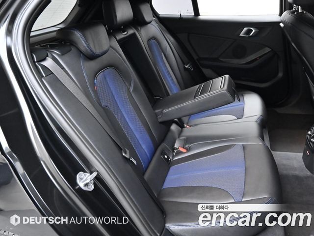 BMW 1-Series 2023 — photo 12