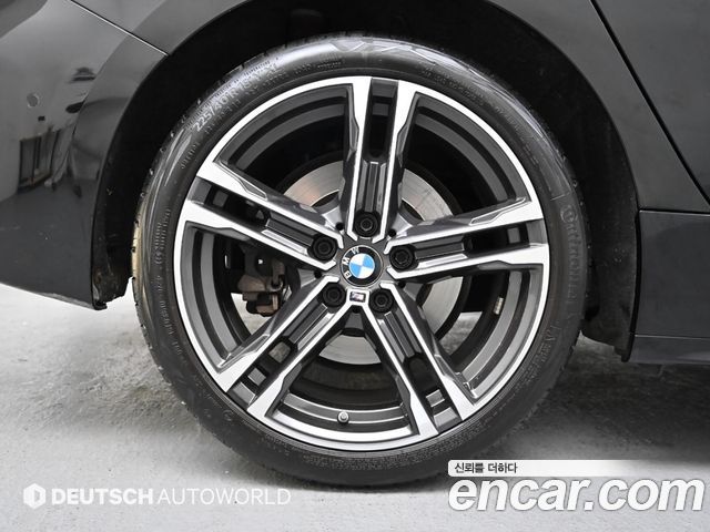 BMW 1-Series 2023 — photo 19