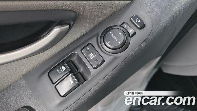 Hyundai Starex 2014 — photo 12