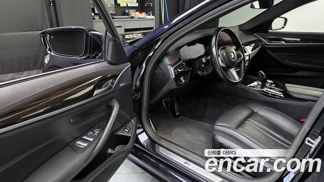 BMW 5-Series 2022 — photo 10