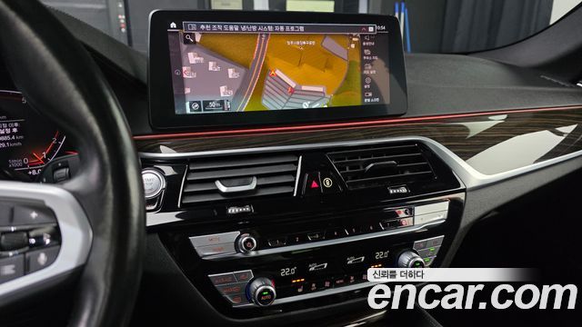 BMW 5-Series 2022 — photo 11