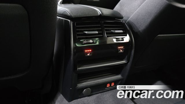BMW 5-Series 2022 — photo 16