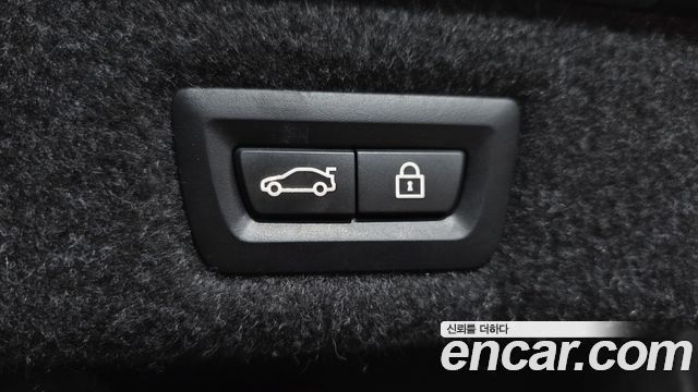 BMW 5-Series 2022 — photo 18
