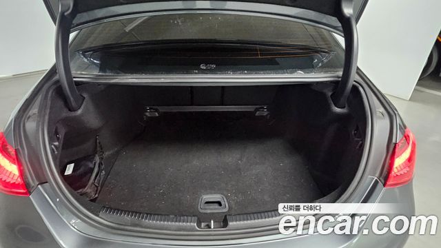 Mercedes-Benz C-Class 2022 — photo 16