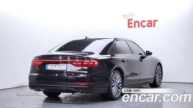 Audi A8 2022 — photo 2