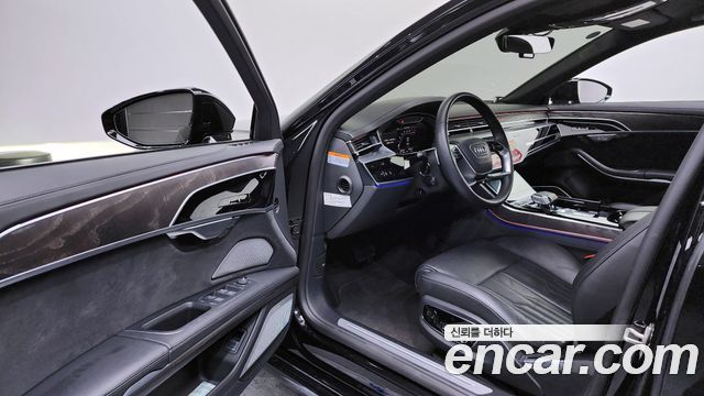 Audi A8 2022 — photo 10