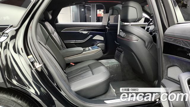 Audi A8 2022 — photo 12