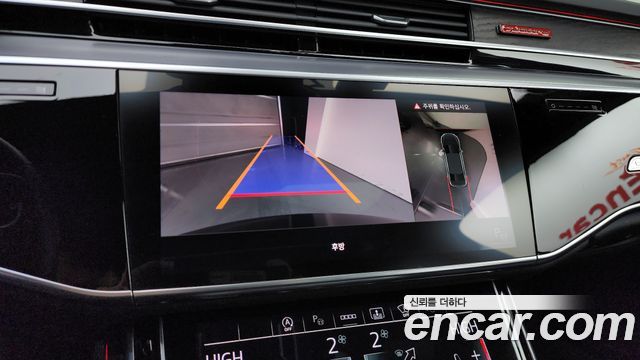 Audi A8 2022 — photo 15