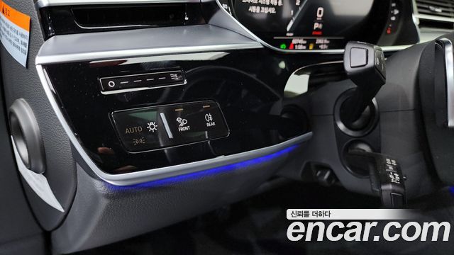 Audi A8 2022 — photo 16