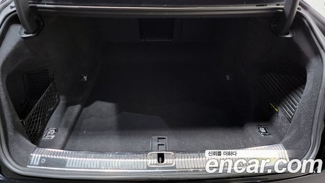 Audi A8 2022 — photo 20