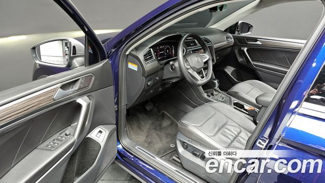 Volkswagen Tiguan 2022 — photo 12