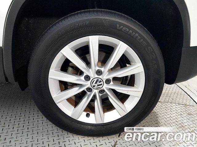 Volkswagen Tiguan 2015 — photo 20
