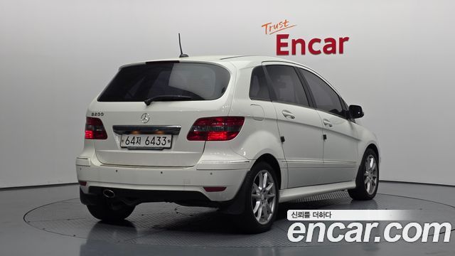 Mercedes-Benz B-Class 2011 — photo 2