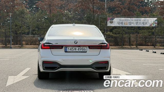 BMW 7-Series 2021 — photo 4