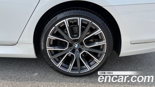BMW 7-Series 2021 — photo 5