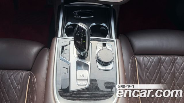 BMW 7-Series 2021 — photo 9