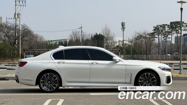 BMW 7-Series 2021 — photo 12
