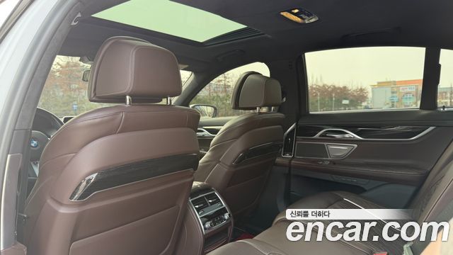 BMW 7-Series 2021 — photo 14
