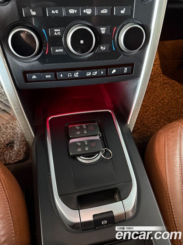 Land Rover Discovery Sport 2016 — photo 11