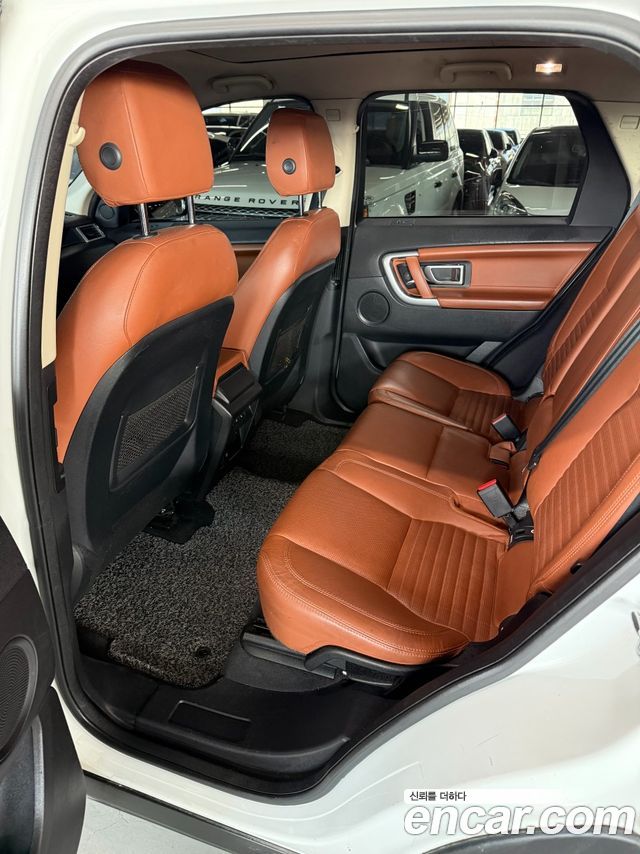 Land Rover Discovery Sport 2016 — photo 12