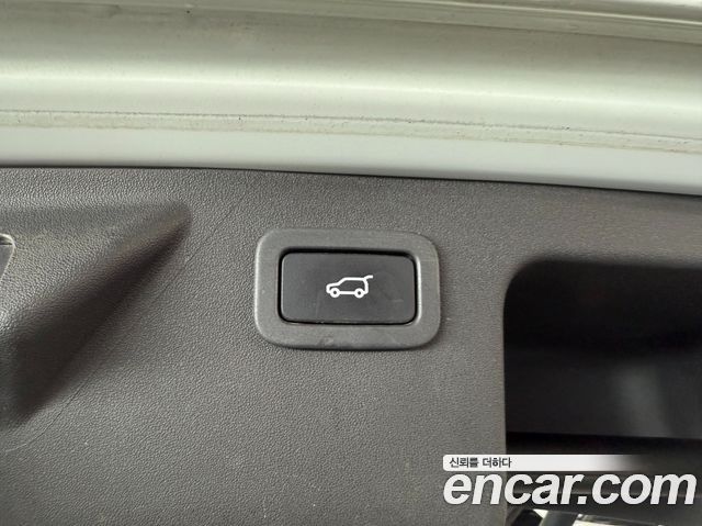 Land Rover Discovery Sport 2016 — photo 15