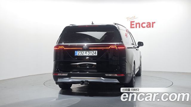 Kia Canival 2021 — photo 4