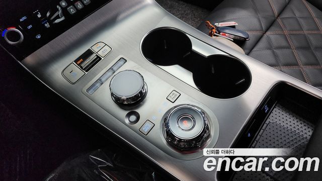 Genesis GV70 2025 — photo 9