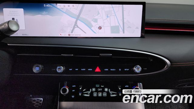 Genesis GV70 2025 — photo 15
